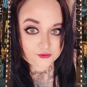 Meet your Posher, Desiree